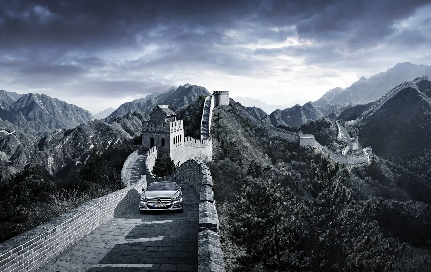 Mercedes Benz CLS auf der Chinesischen Mauer